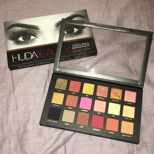 BRAND NEW Hudabeauty eyeshadow palette